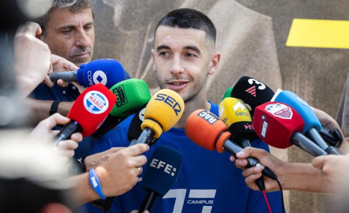the_boy_920's tweet photo. 🚨A journalist asked Joan Garcia about Marc Cucurella's tattoo of Luis de la Fuente's face on his body after the World Cup win and this was Joan Garcia responsed:

🚨🎙️Joan Garcia: If we win the Champions League, I'll get Hansi Flick's face tattooed on me. https://t.co/ShG4DEvZJM