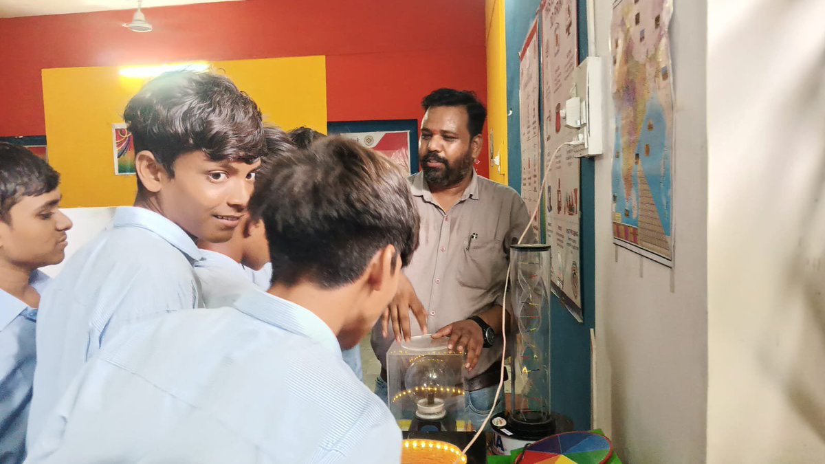 VigyanLok's tweet photo. School visits everyday 3,4 schools v @ utthan CSC chhotaudepur
#sciencemodel
#Energyconservation
#mathsactivity
#astrología
#biodiversity
#agreeculture
@pavitshah @Punam_Bhargava
@CMOGuj
@dstGujarat #chhotaudepur https://t.co/Nrqw7VVwfr