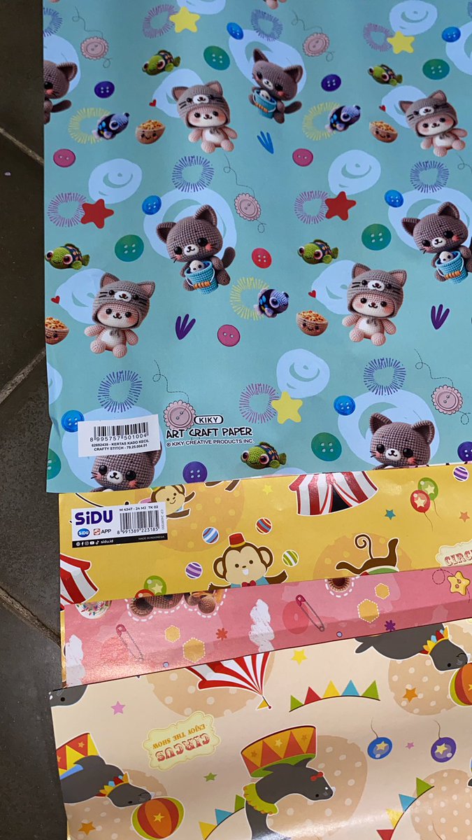 pienpixie's tweet photo. kertas kado merk sidu &amp; kiky💓
ada banyak motif lucu-lucu ya🥰
💸3.000/pcs (barang baru)
send via shopee https://t.co/g9O6cKByC8