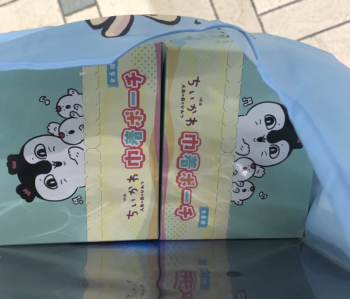 chatorayocchii's tweet photo. 発売ソワソワしてた映画の巾着、ちいかわらんど🎡あったぁ🌴🩵割高にはなるけど…どれも良いからいつもながらガチャではなく安全のBOX買いっ！しかも巾着いくらあっても困らん巾着大好きマンだから上限の2BOX！ガシガシ使おう〜🌴🌺🩵 https://t.co/QJ3FPrhyg4