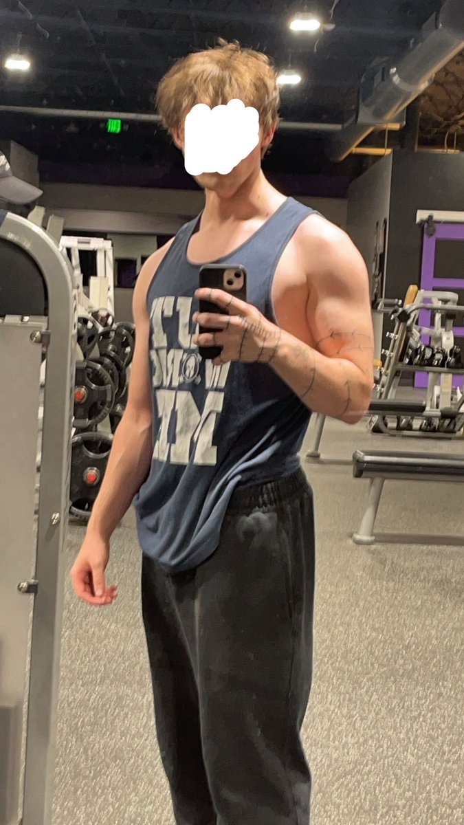 hkiatwt's tweet photo. I miss being this lean but atleast im not small now https://t.co/51mWoHFXnK