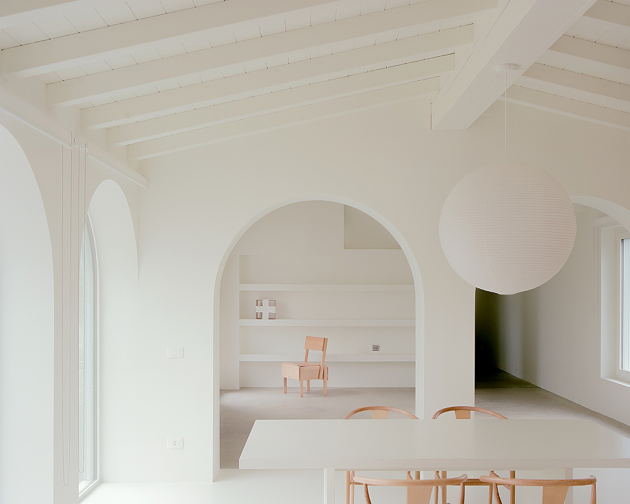 Interior_es's tweet photo. #Entrevista el #arquitecto Diego Cisi (en el centro), cofundador y director de @Archiplanstudio.
-> Casa GA. Fotografía: Simone Bossi
-> Apartamento turístico Broletto Uno. Fotografía: Davide Galli
-> https://t.co/FUvTrw4qkx
-> #arquitectura #arquitectositalianos #Mantua https://t.co/SnqoAsDrI7