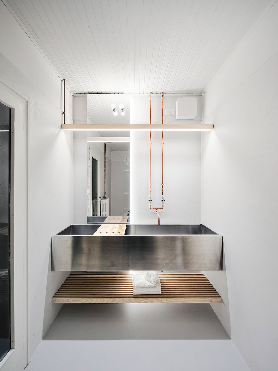 Interior_es's tweet photo. #Entrevista el #arquitecto Diego Cisi (en el centro), cofundador y director de @Archiplanstudio.
-> Casa GA. Fotografía: Simone Bossi
-> Apartamento turístico Broletto Uno. Fotografía: Davide Galli
-> https://t.co/FUvTrw4qkx
-> #arquitectura #arquitectositalianos #Mantua https://t.co/SnqoAsDrI7