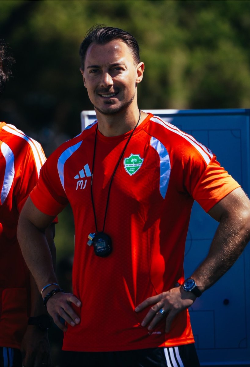 1432nayif's tweet photo. الي حصل طعنة في ظهر الاهلي 
والاهلاويين تعودوا على مثل هذه الامور 
الصندوق هو من اوعز لماتياس بالاستقالة وتكفل عنه بدفع الشرط الجزائي وكأنه حريص على النادي الانجليزي اكثر من الاهلي ! https://t.co/JlYfdoYMZ7