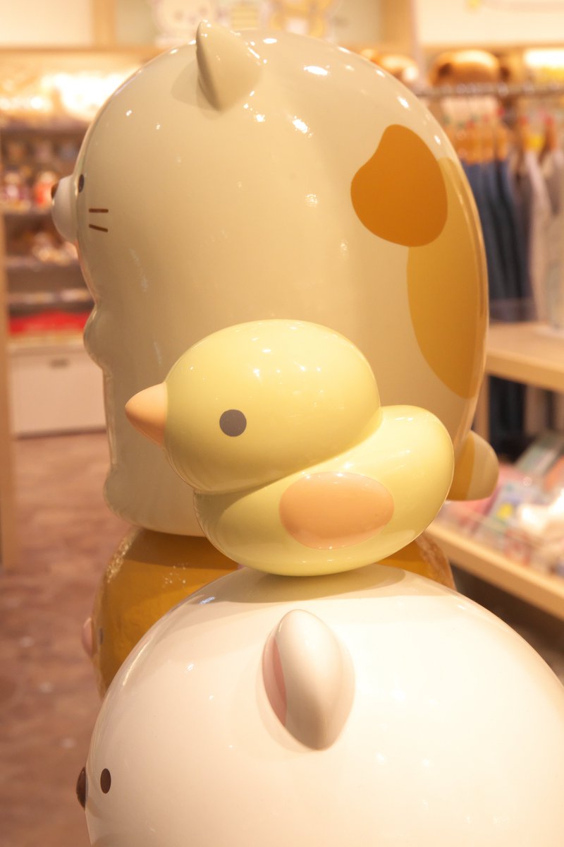 Takatan_zd's tweet photo. リラックマストア 越谷レイクタウン店のオブジェ
このひよこさんは回ります🐤
オープンの頃はもっと固かったような…
今はかなり回りやすいです

すみっコぐらしshopのオブジェにいる子は
羽根が色づいて少し大きいです
そしてこの子は回りません🐥 https://t.co/v9ms7oYEPK