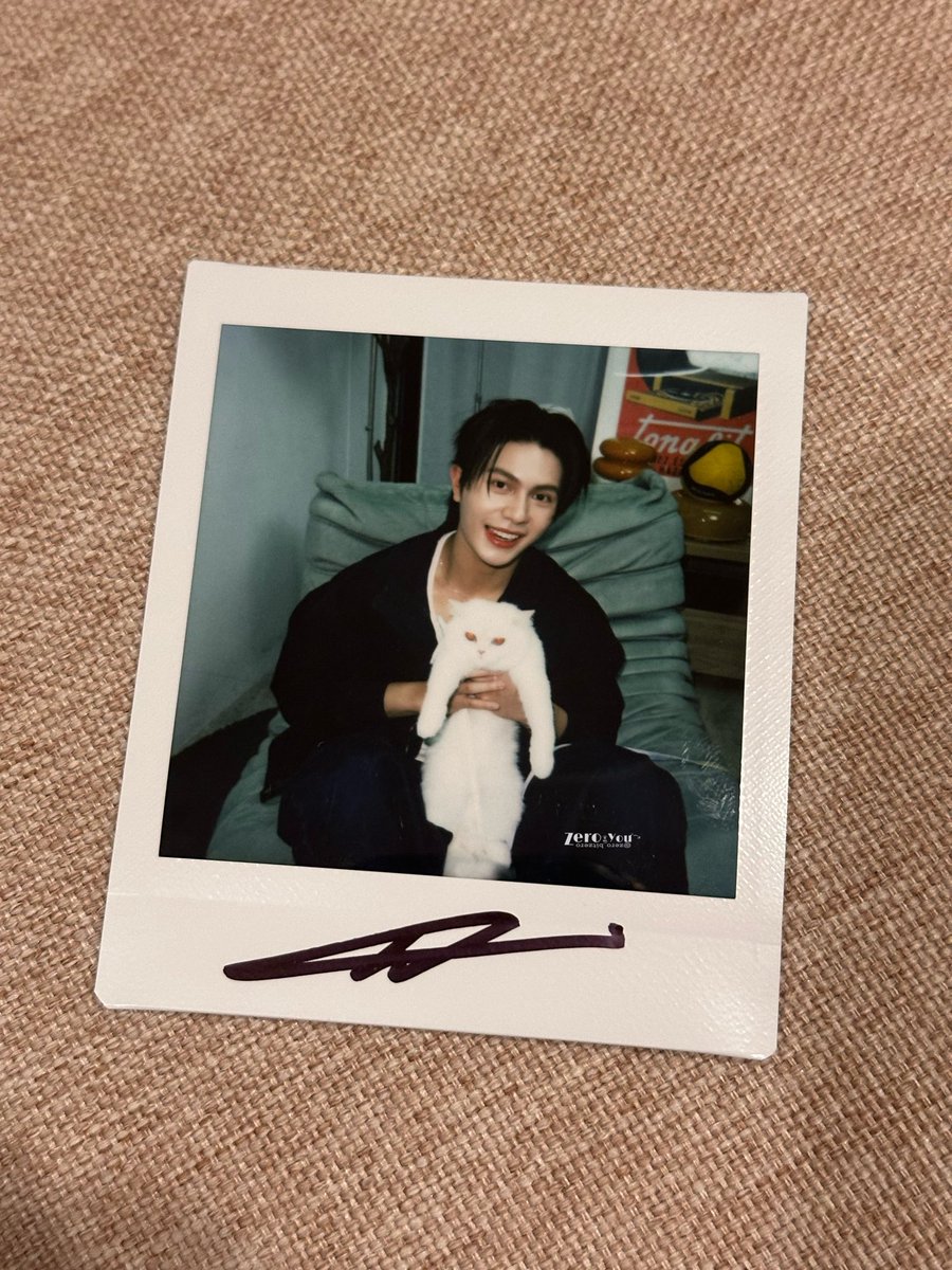 zero_bitzero's tweet photo. ได้ พรล มาแล้ววว แงง เลี่ยมยิ้มน่าย้ากกกก รินะตัวเหลววววน่ารักกกกก 😻😻 https://t.co/1gjpOJkKSx