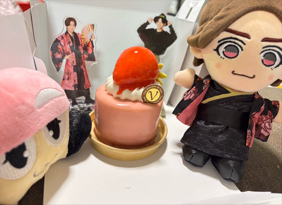 coro_west's tweet photo. のんちゃん改めて誕生日おめでとう🎂🩷

観ますよ😊🩷

#小瀧望誕生祭2026 https://t.co/Z2Fcn8Cf3f