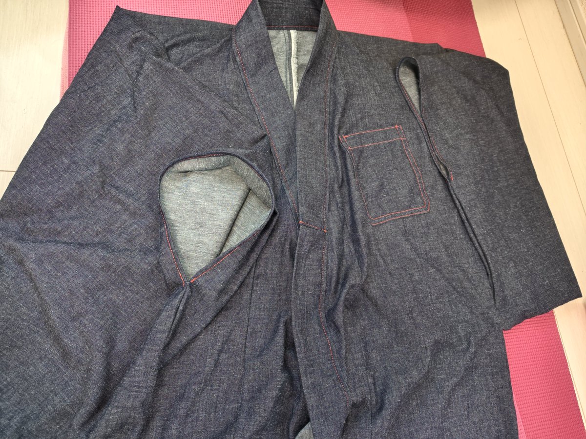 Craftsman_Nobu's tweet photo. 今日は朝からデニム👘を作ってみました💪久しぶりの裁縫🧵でしたが意外と順調に作り終わる事が出来ました👍もう少し改造は必要かなぁとりあえず着て出かけよ〜 https://t.co/8ToF66JKPW