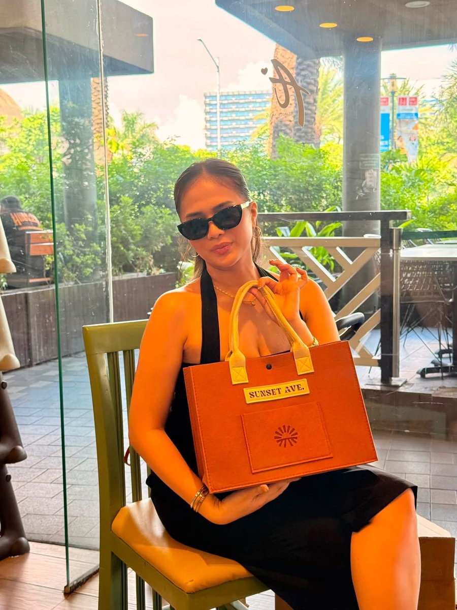 hyaselyse's tweet photo. NAKA SUNSET AVE BUONG PAMILYA https://t.co/9OtajOeF7J