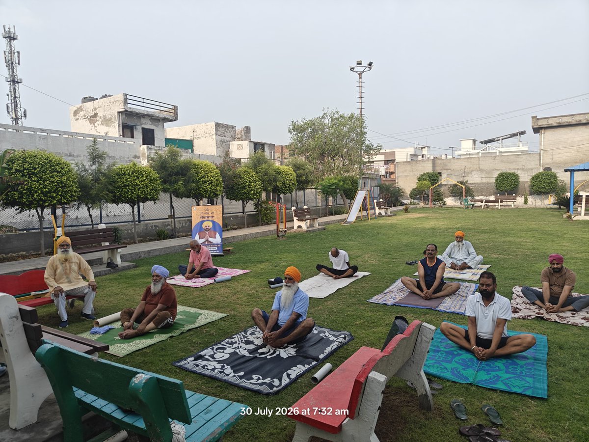 cmdyfaridkot's tweet photo. *सी.एम. दी योगशाला –*
*CM Di Yogshala –*

Aman park (Aman Nagar), Faridkot , Punjab

Time :- 07:10 Am to 08:10 AM

@BhagwantMann @AAPbalbir @PunjabGovtIndia
@DCFaridkot @DPROFaridkot

#cmdiyogshala
#GovernmentofPunjab
#yogainspiration
#BhagwantMann
#ਪੰਜਾਬ_ਸਰਕਾਰ https://t.co/KT9dzlK53C