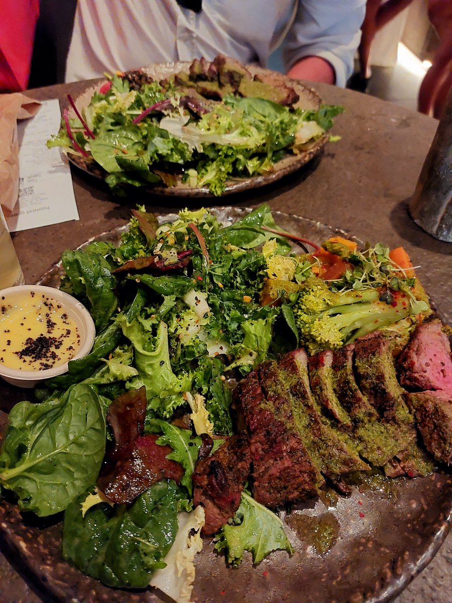 una_freelancer's tweet photo. Me di cuenta que tengo hábitos demasiado saludables cuando me preguntaron qué comí de rico en las vacaciones y dije que fui siempre a un restaurante de comida sana y el resto supermercado para tener mis proteínas en las mañanas. https://t.co/bgKPLz04ey