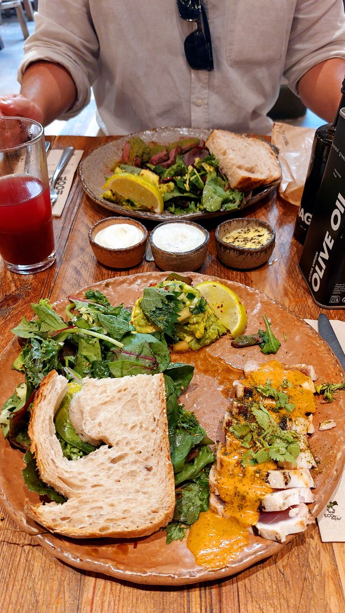 una_freelancer's tweet photo. Me di cuenta que tengo hábitos demasiado saludables cuando me preguntaron qué comí de rico en las vacaciones y dije que fui siempre a un restaurante de comida sana y el resto supermercado para tener mis proteínas en las mañanas. https://t.co/bgKPLz04ey