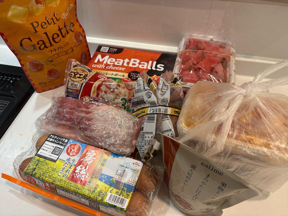 garf37745's tweet photo. リアルオカンが急にリア凸してきた、ありがとう

オカン「最近何してる？」

ガルフ「夜は配信してる。」

オカン「金になんのか？」

聞くとこそこ？wwwww https://t.co/Bfyj6TaQem