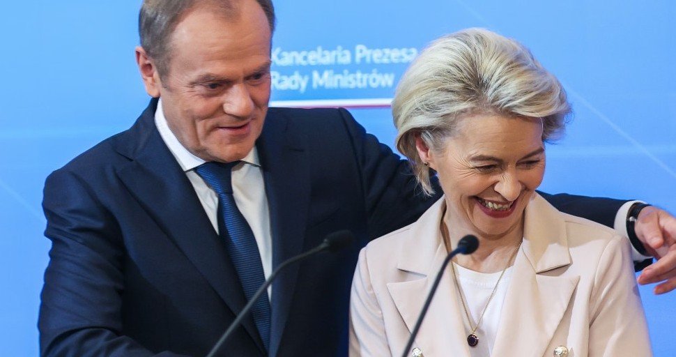 Oltom154's tweet photo. Przeciwko ŚP Lechowi Kaczyńskiemu Tusk knuł z Merkel i Putinem.
Jak to się skończyło wszyscy wiedzą
Teraz przeciwko Prezydentowi Nawrockiemu knuje z Żełeńskim, Niemcami i Ursulą von der coś tam.
Wszyscy polscy patrioci muszą bardzo uważać na Pana Prezydenta. https://t.co/MUfZD2qPHG