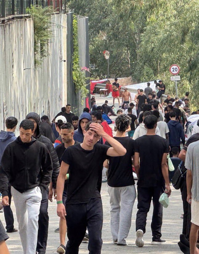 herqles_es's tweet photo. 🇪🇸🇲🇦 | Cientos de marroquíes han entrado a nado en Ceuta en los últimos días, desbordado la capacidad de la ciudad. Entre los ilegales, una vez más, no hay mujeres ni niños. https://t.co/QAwJAakmVZ