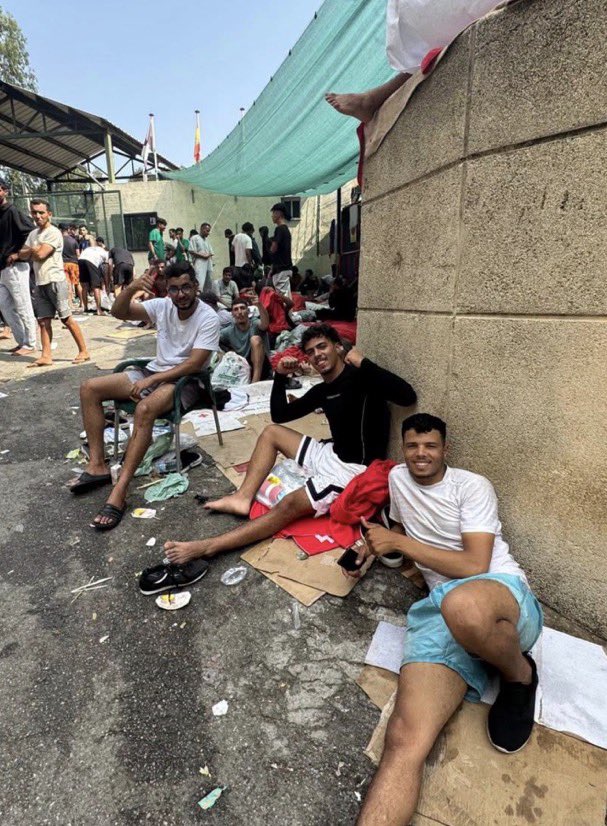 herqles_es's tweet photo. 🇪🇸🇲🇦 | Cientos de marroquíes han entrado a nado en Ceuta en los últimos días, desbordado la capacidad de la ciudad. Entre los ilegales, una vez más, no hay mujeres ni niños. https://t.co/QAwJAakmVZ