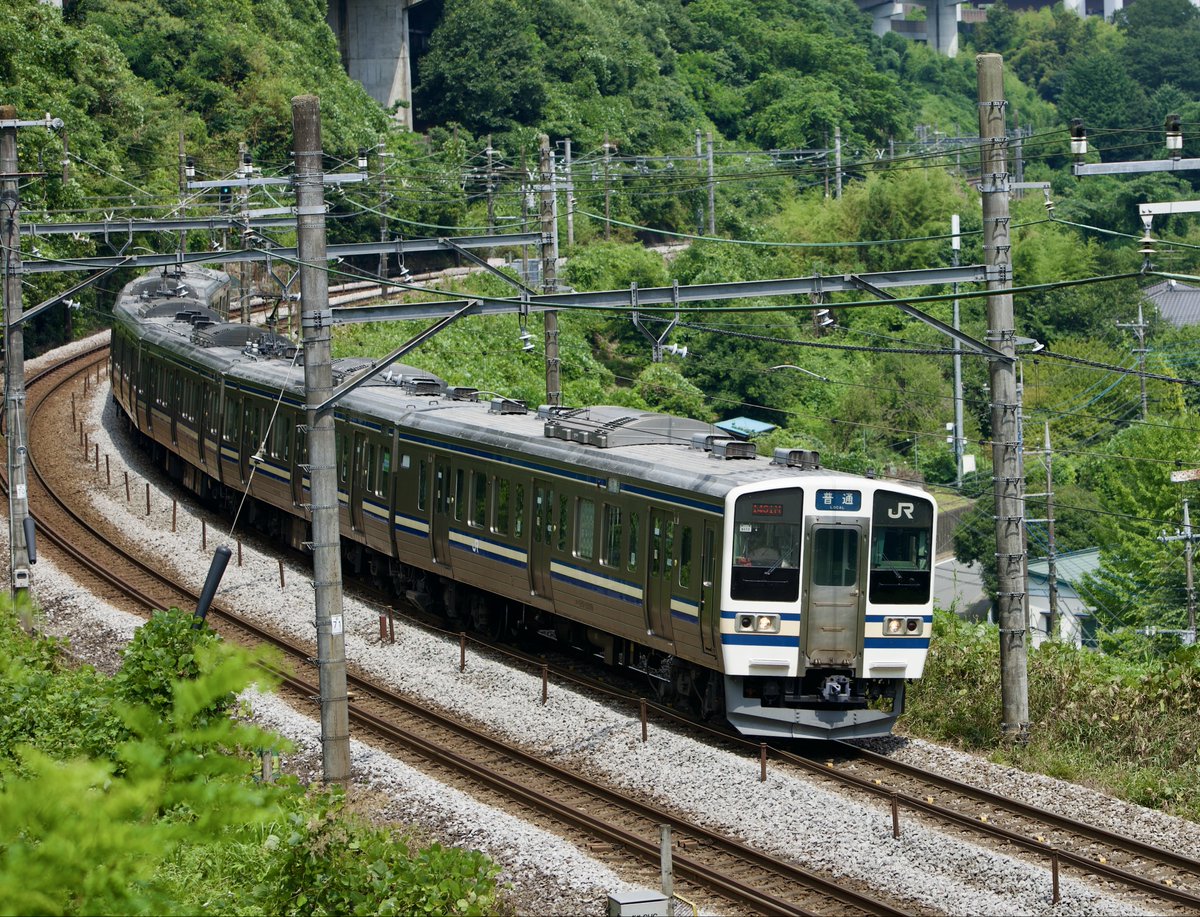TuriTuribit's tweet photo. 2026.7.30
211系2000番台ナノN608編成

国鉄型車両を撮影に中央東線　
高尾〜相模湖間の裏高尾で撮影

E131系になる前に記録を残しました📸

＃211系
＃スカ色 https://t.co/Bmf2kOQXfW