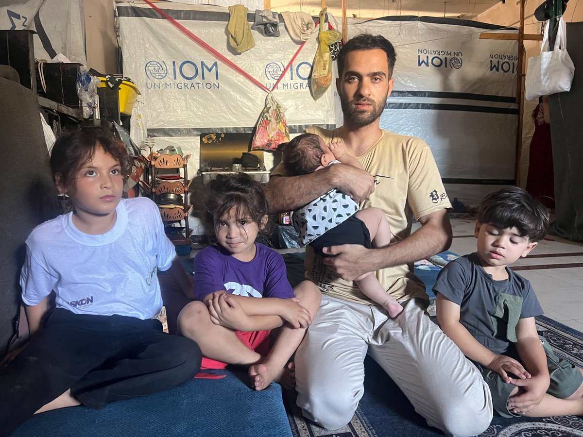 BelalFromGaza's tweet photo. I’m verified by Radio Watermelon. Why won’t you help share our campaign?

For two days, my family has received no support. I’m injured and unable to provide even the basic necessities.
https://t.co/MNnDflPgSu
 Your voice could help my family survive
@RadioWatermelon @hayalizati https://t.co/LxLdEEjBoD