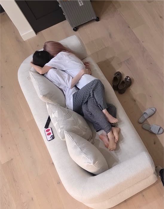arrtms's tweet photo. the way this doesn’t even surprise me anymore like this is normal for heesoul https://t.co/4A2EYvaQch