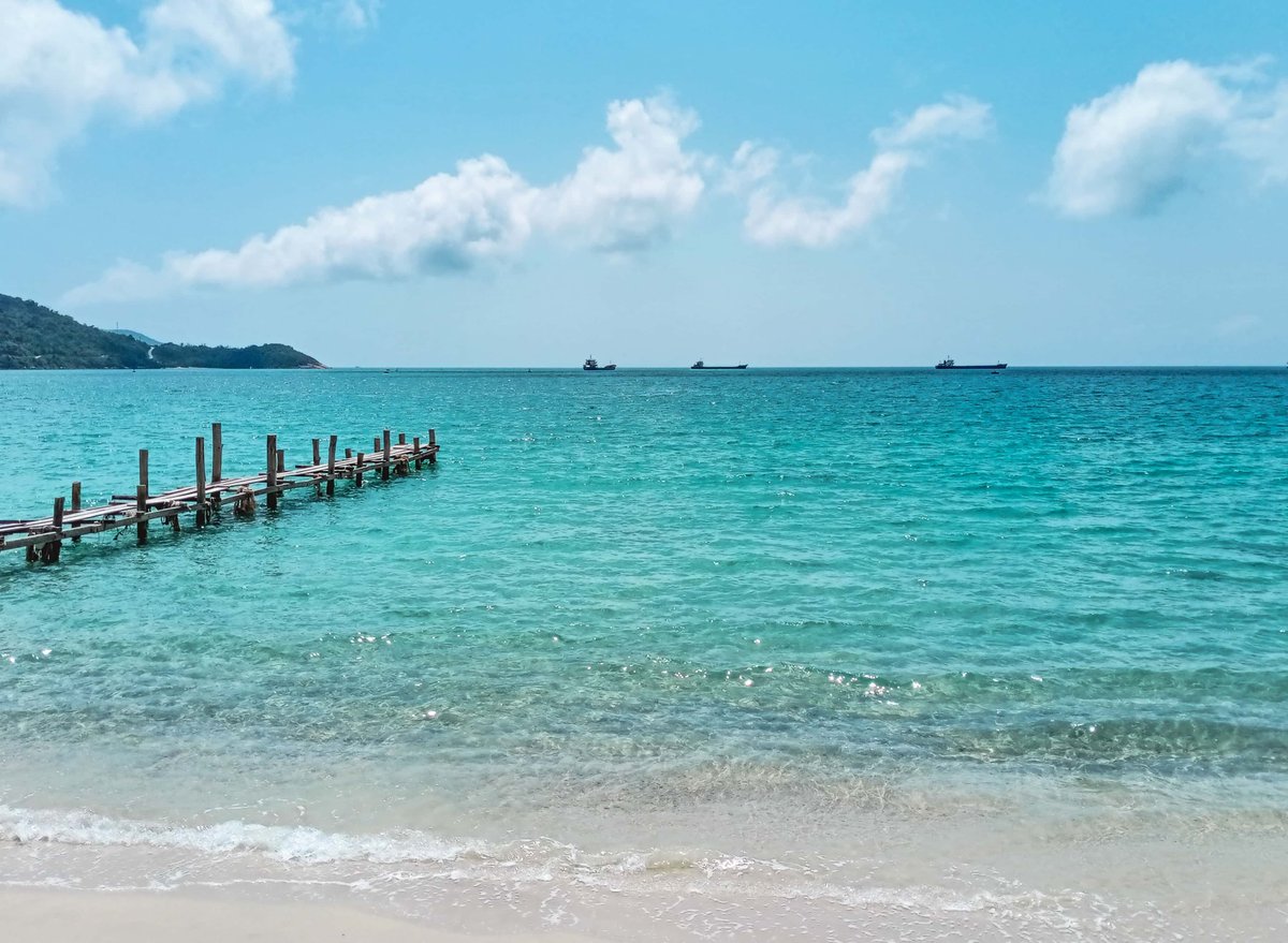 ducknhtmcpsjp's tweet photo. The clear sky and calm water make for a perfect day. Just relaxing here 🌿 https://t.co/Fd3euoE4dA