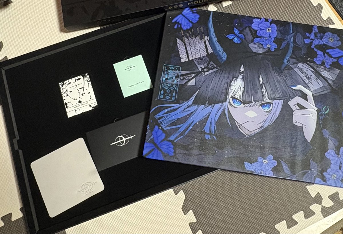 xpxter's tweet photo. abyss gaming 嵐玉きたぁあああ
スピード型みたいなのでものすごく楽しみなんですけど明日試します‼️

ガラスマウスパッド最近買いすぎて置き場がなくなってきてる... https://t.co/7ve0KBaX6i