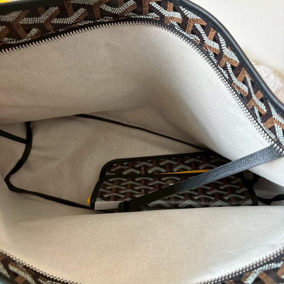 selleverytrv's tweet photo. ส่งต่อ goyard hobo สีดำ แท้!!
สภาพ98%🤍🤍
🍀ผ่อน ได้ค่ะ ( ราคา 25,000 )
⭐️⭐️ดาวน์ 7,000
📦แมส , นัดรับได้ , ส่งflash #goyard #ส่งต่อกระเป๋า #goyardมือ2 #ส่งต่อเครื่องสำอาง #ส่งต่อกระเป๋า #กระเป๋ามือ2
#longchampมือ2 #คสอ #เครื่องสำอาง https://t.co/GSRQSlgU5p