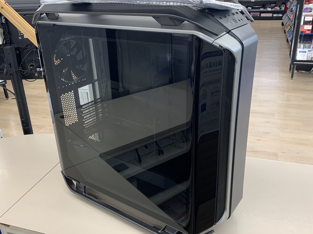 hardoff_saijo's tweet photo. 全高約0.65mのフルタワーPCケース入荷しました。
20kgオーバーの重量は圧巻の一言です。
（一部ネジ欠品、パーツ欠品あるため結束バンドで仮止めしている箇所あります。詳細は店頭にてご確認ください）

#ハードオフ #東広島西条店 #東広島
#パソコン #自作PC #ゲーミング https://t.co/kN2VwUXEaJ
