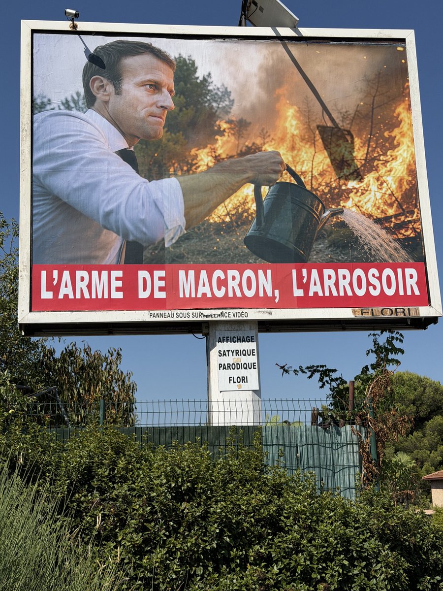 Resistance_SM's tweet photo. 🇫🇷😡🔥 La France brûle, les sapeurs-pompiers manquent cruellement de moyens matériels et ils sont épuisés, pendant qu’Emmanuel Macron et son gouvernement font des selfies et des interviews dans le vide.

Ils ne prévoient même pas d’aider les aidants avec un minimum de carburant gratuit. Non, les milliards sont détournés entre l’Ukraine, l’UE et Paris : là, les moyens sont grands.

~
https://t.co/LoR3iFoHxF