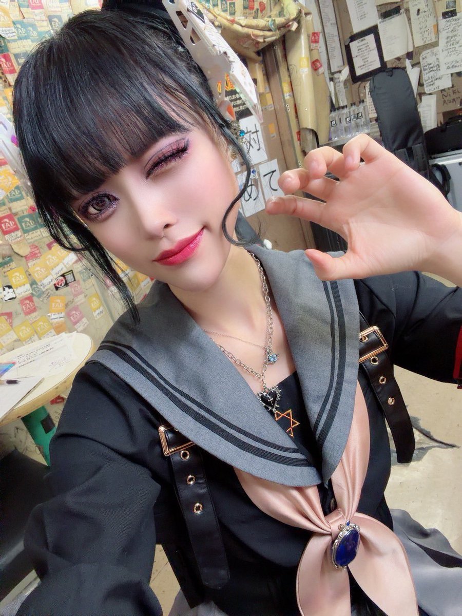 PaleNeO_info's tweet photo. PaleNeØ の G/Vo：REOTOによるブログ
『僕ラニ許サレタノハ短イ幾万秒。』
 をオフィシャルファンクラブCOSMØz会員様限定ページにUPしました🦊
https://t.co/6gWGSoXuUD

謎多きアンドロイド🤖のREOTOが、
前回の横浜公演のことをはじめ、近況についても書いています🚶🏻‍♀️🚶🏻‍♀️🚶🏻‍♀️💨💨💨
ゆっくりとお読みください🫖

ファンクラブの詳細やご入会は
https://t.co/txkU3ZP0Ys

#PaleNeØ #PaleNeO #パレネオ #COSMØz