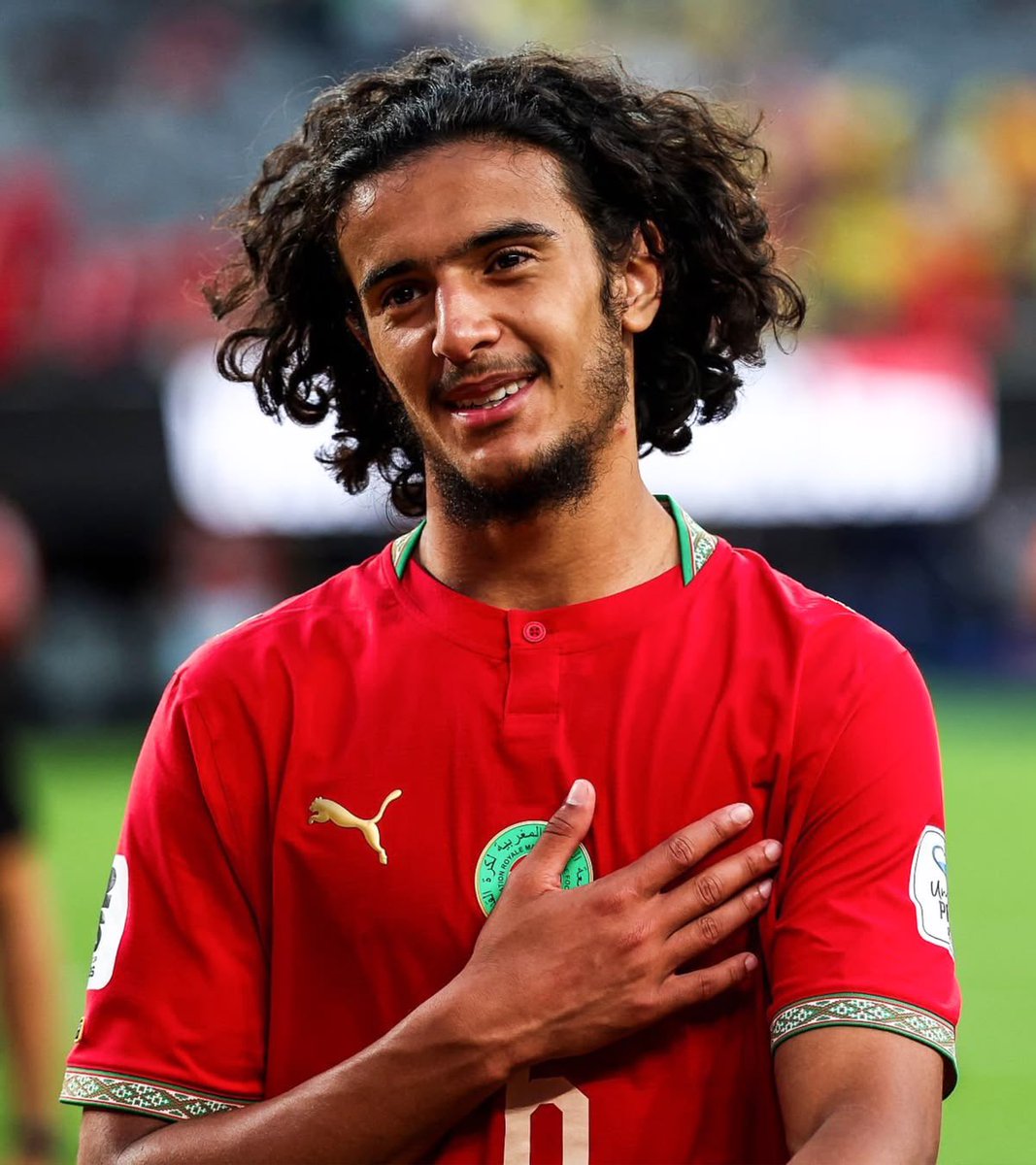 FutbolHub_'s tweet photo. 🚨𝐁𝐑𝐄𝐀𝐊𝐈𝐍𝐆: Manchester City have reached a verbal agreement with Ayyoub Bouaddi, while talks with Lille continue.⏳🩵🇲🇦

The main issue is whether Bouaddi joins City immediately or stays at Lille on loan for another season. 🤝

📰 @MatteMoretto https://t.co/Cju3adrhtJ