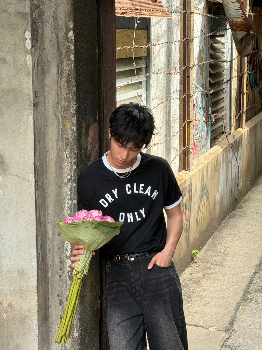 K_kratay1's tweet photo. กรี้ดดดดดอกบัวกรี้ดด

#HeYanzhao https://t.co/hOZTEs1GGU
