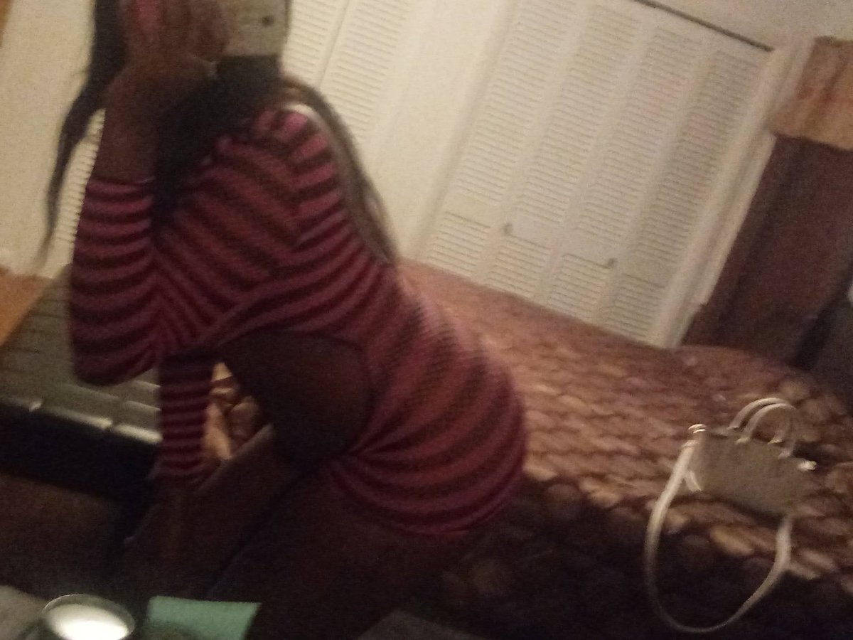 Tallsexybabe's tweet photo. Tell me I'm not the same size here that I am right now https://t.co/venDNTmTFZ