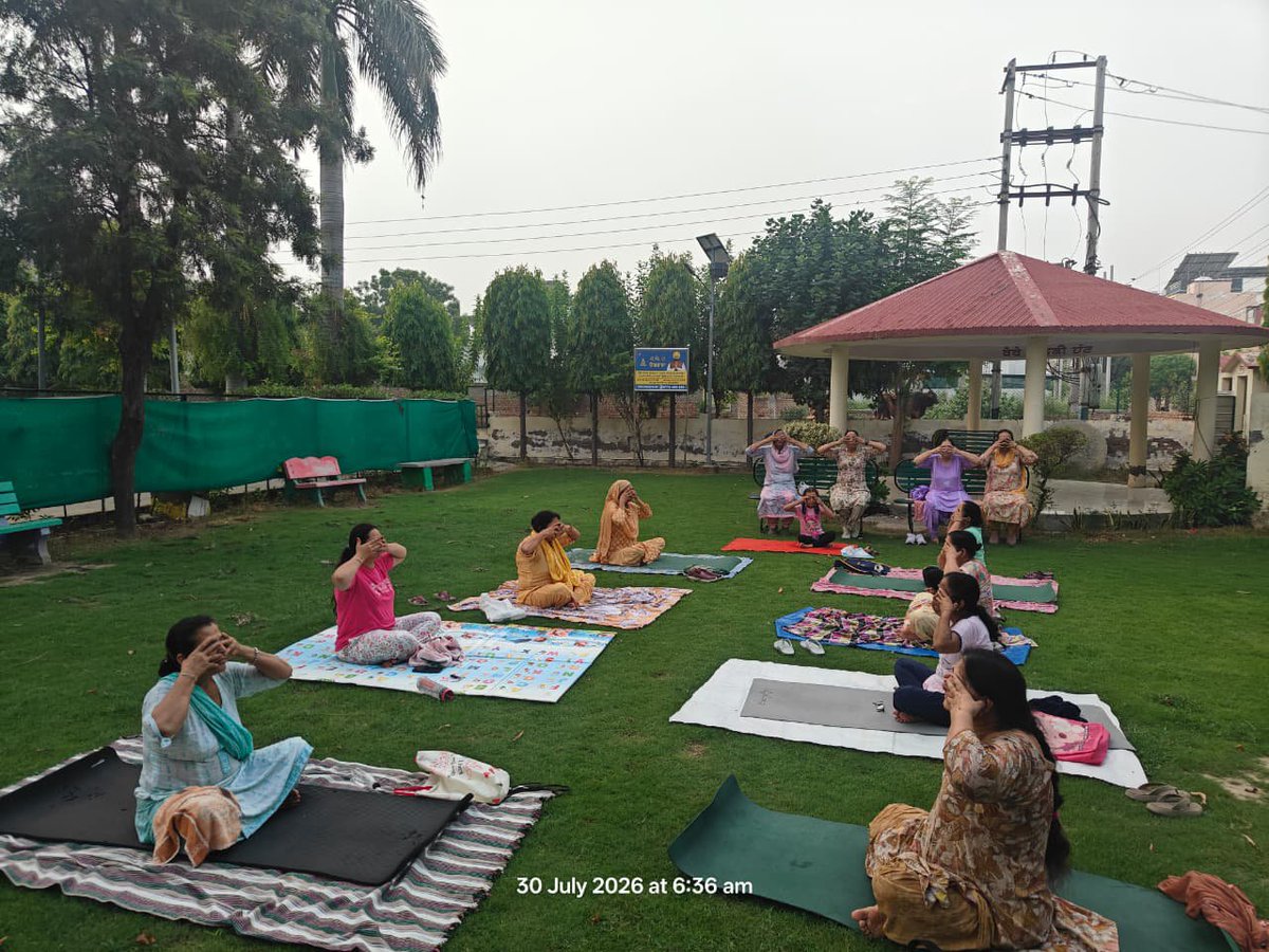 cmdyfaridkot's tweet photo. *सी.एम. दी योगशाला –*
*CM Di Yogshala –*

Guru Nanak colony park, Faridkot , Punjab

Time :- 06:00 AM to 07:00 AM

@BhagwantMann @AAPbalbir @PunjabGovtIndia
@DCFaridkot @DPROFaridkot

#cmdiyogshala
#GovernmentofPunjab
#yogainspiration
#BhagwantMann
#ਪੰਜਾਬ_ਸਰਕਾਰ https://t.co/l1N6uttBrh