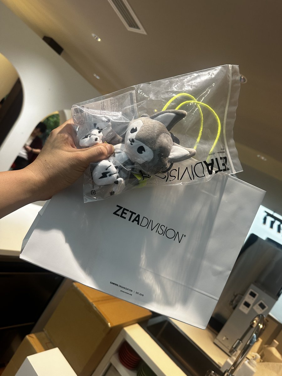 rego_sfc's tweet photo. Zeta5周年おめでとうございます！！
レセプションなう！さっすがかっこいーーー！！！ https://t.co/ox7lQBW5TG