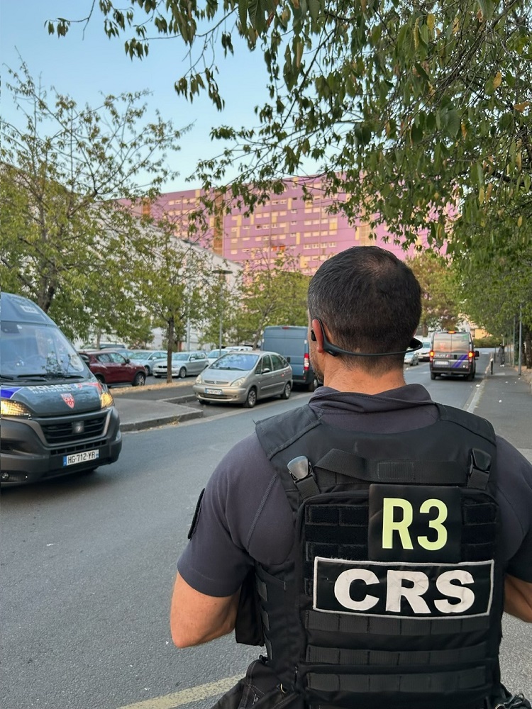 PoliceNat44's tweet photo. #Protéger | Hier soir, nos policiers et la #CRS82 effectuaient des contrôles dans les quartiers nord et les Dervallières à #Nantes . Un conducteur a été interpellé lors de sa tentative de semer les policiers après un refus d’obtempérer. Individu positif au stupéfiants et alcool. https://t.co/1THEmGDPsW