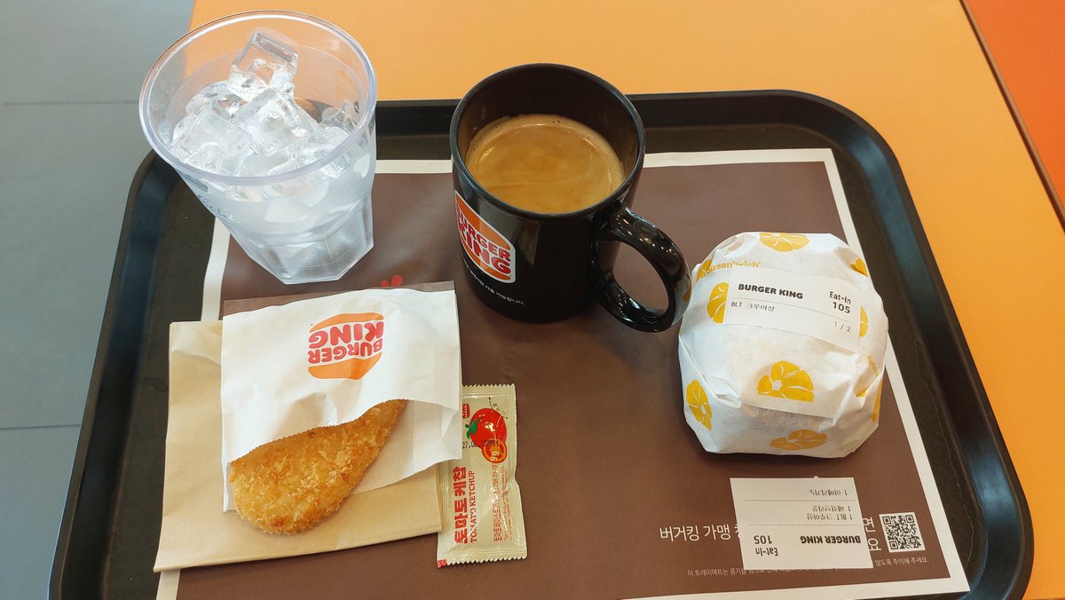 winterainbreeze's tweet photo. 맛은 있었는데, 7천원 짜리 아침 세트. 내가 내 차로 운전해서 특별한 햄버거 먹으러 가는 길, 좋더라.

(농담 이지만...) https://t.co/xLw38ydWlY