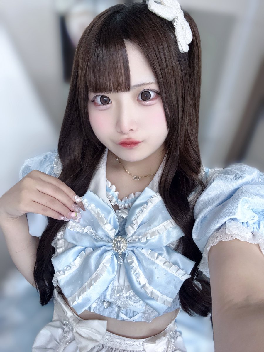 _<) ! -- ✩