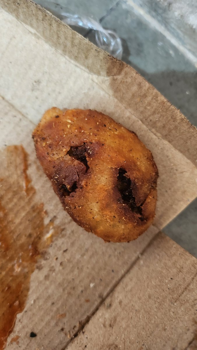 ooye_idiot's tweet photo. @zomatocare This delayed food was completely cold, burnt and filled with a bowl of oil in it @zomatocare https://t.co/50X99LcqUq