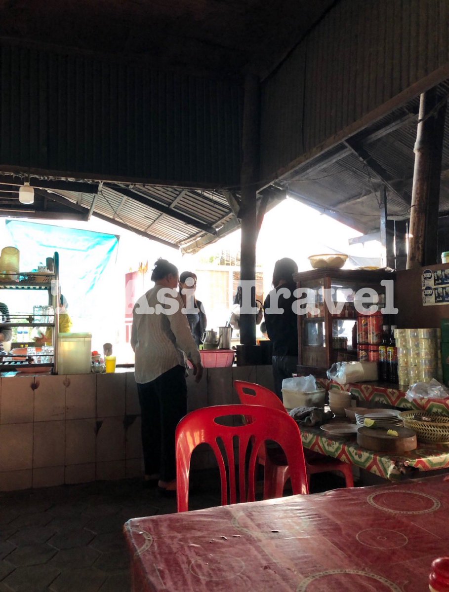 ToAsiaTravel2's tweet photo. カンボジア・シェムリアップの朝活風景🇰🇭早朝から賑わう地元で人気の朝ごはん食堂。朝食メニューでは定番の麺料理クイティウや豚肉のせごはん、出汁のきいた鶏がゆなどが人気です。朝日ツアーご利用の場合は、地元朝食体験もアレンジできます。お気軽にお問合せください https://t.co/DDXT7axN6I https://t.co/WcjVBmV6CP