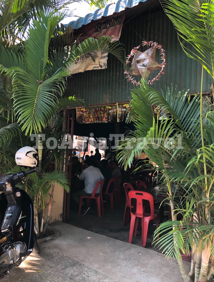 ToAsiaTravel2's tweet photo. カンボジア・シェムリアップの朝活風景🇰🇭早朝から賑わう地元で人気の朝ごはん食堂。朝食メニューでは定番の麺料理クイティウや豚肉のせごはん、出汁のきいた鶏がゆなどが人気です。朝日ツアーご利用の場合は、地元朝食体験もアレンジできます。お気軽にお問合せください https://t.co/DDXT7axN6I https://t.co/WcjVBmV6CP