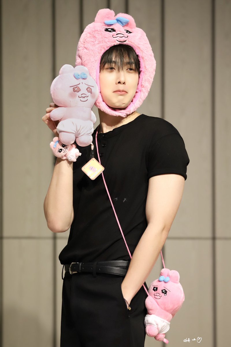 ddana_mspupu's tweet photo. 260725 마이스타굿즈 팬싸

あしぽんちゅうさぎ…❔
「おぱんちゅうさぎ」です🐰
おぱんちゅの顔真似してた…かわい…💞

#윤산하 #YOONSANHA #ユンサナ
#아스트로 #ASTRO #アストロ@YOONSANHA_offcl @offclASTRO https://t.co/nUJff3hIzy