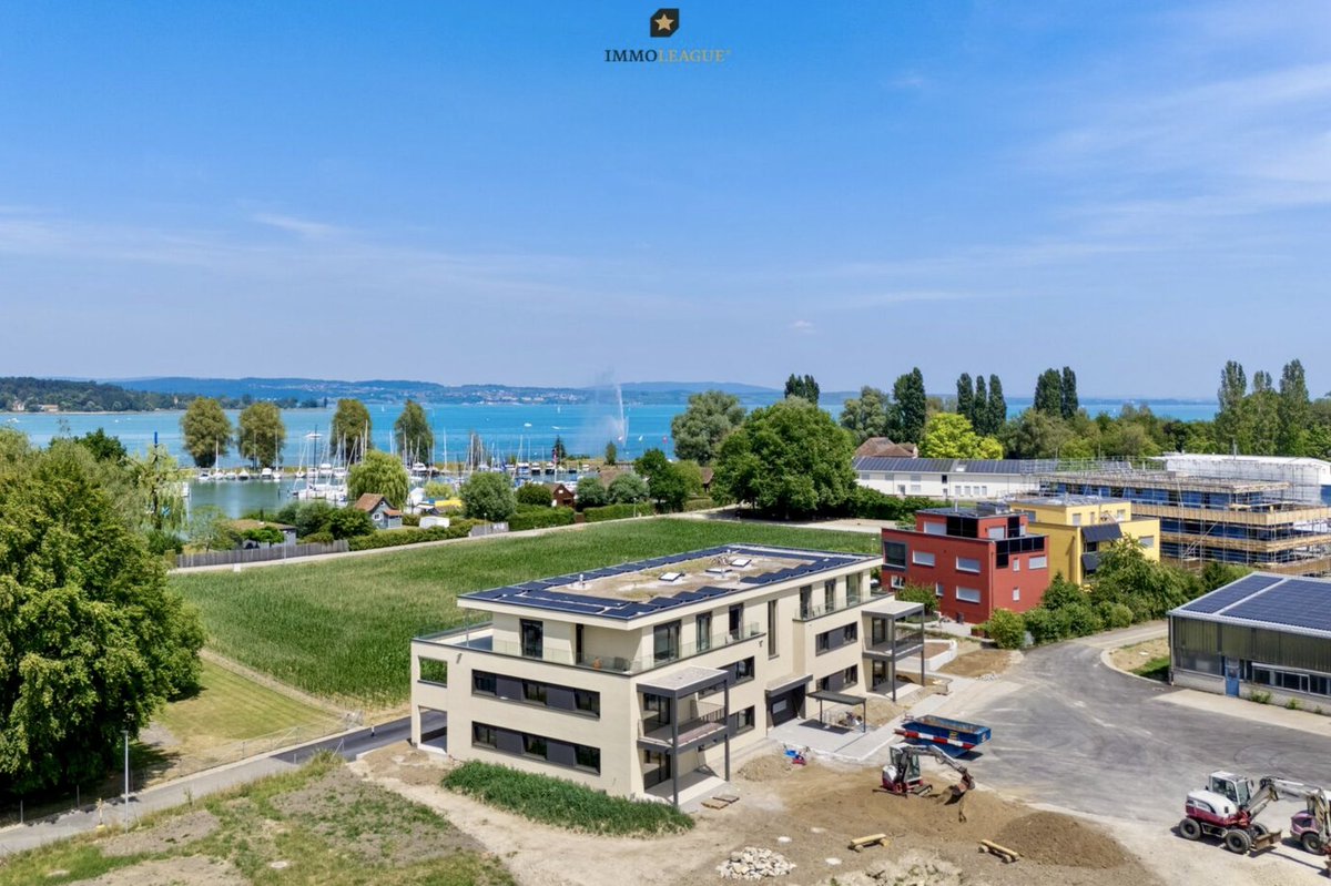 SchererRalf's tweet photo. Stell dir vor, dein Garten ist 200 m² gross und der Bodensee ist nur wenige Schritte entfernt.

✨ Erstbezug
🌿 Riesiger Privatgarten
⚓ Nähe Yachthafen
🏡 Hochwertiger Innenausbau

So fühlt sich Wohnen am Bodensee an.

#immoleague #kreuzlingen #bodensee #luxuswohnung #hausliebe https://t.co/L4HJoLCEah