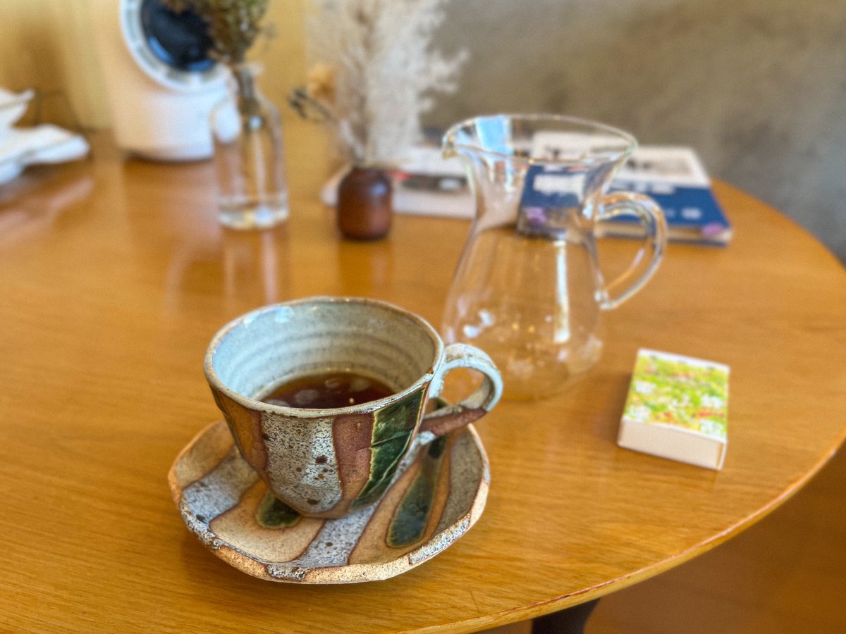 taka_nori014's tweet photo. お気に入りの家具、淹れたてのコーヒー、静かな部屋。

それだけで十分、いい一日だった。 https://t.co/7Xj0fmLtJk