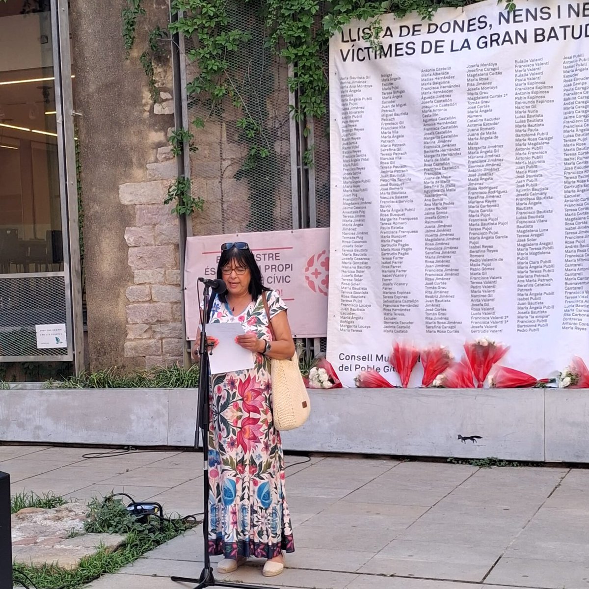 ugtcatalunya's tweet photo. Avui commemorem el Baró Istardipén, la Gran Redada contra el poble gitano, i reafirmem el nostre compromís contra l'antigitanisme ✊🏽

Hem participat també en l'ofrena floral en record de les més de 430 dones, nens i nenes víctimes a Catalunya.

Perquè recordar és resistir 👉 https://t.co/iy5cbfXyuT