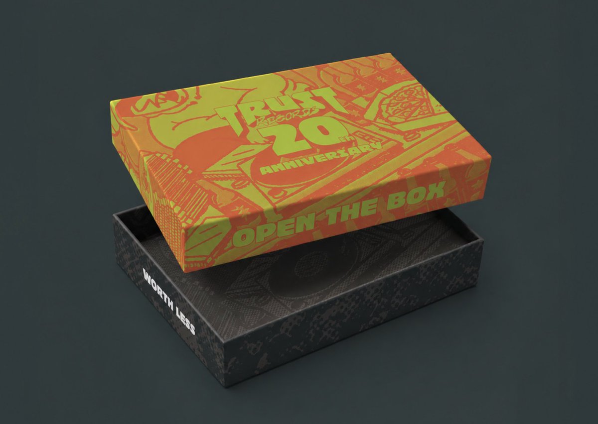 TRUST_RECORDS's tweet photo. 【📢BOX情報解禁📢】

🎁SPECIAL BOXデザイン
🏆20周年記念アクリルスタンド

デザイン・特典内容発表！

コンピとメモリアルブックもセットで

✨スペシャルプライス¥7777✨

⚠️限定セットの為、確実にGETされたい方はご予約ください。残りわずかです🚨

ご予約は⬇️
https://t.co/x9ZL9qGCJm https://t.co/v4DyQdhrM2