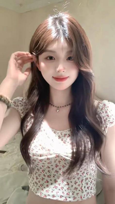armasjose2026's tweet photo. Casual floral crop top look captured in a sunny selfie soft waves, delicate necklace, and everyday chic
GbLQ https://t.co/FJLB8K2olp
