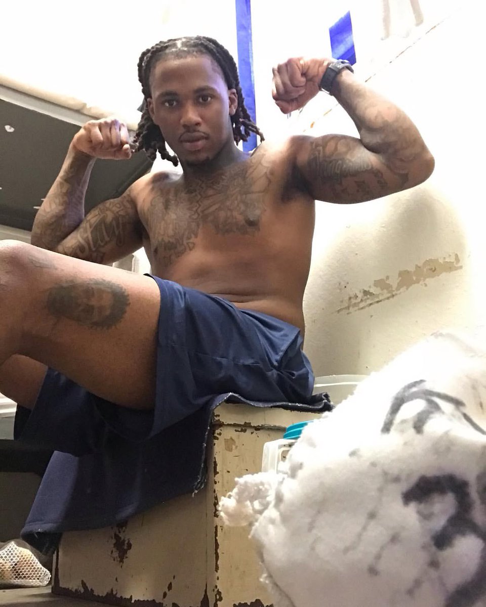 johnsonmike_000's tweet photo. I See A Smile Of Friends But I Feel The Real When I Walk In🖤🃏🥀#FreeDaGuys ⛓️#Freeme #Prison #Freemop 🦍#jail #explore #explorepage https://t.co/CeVVhoUJTE