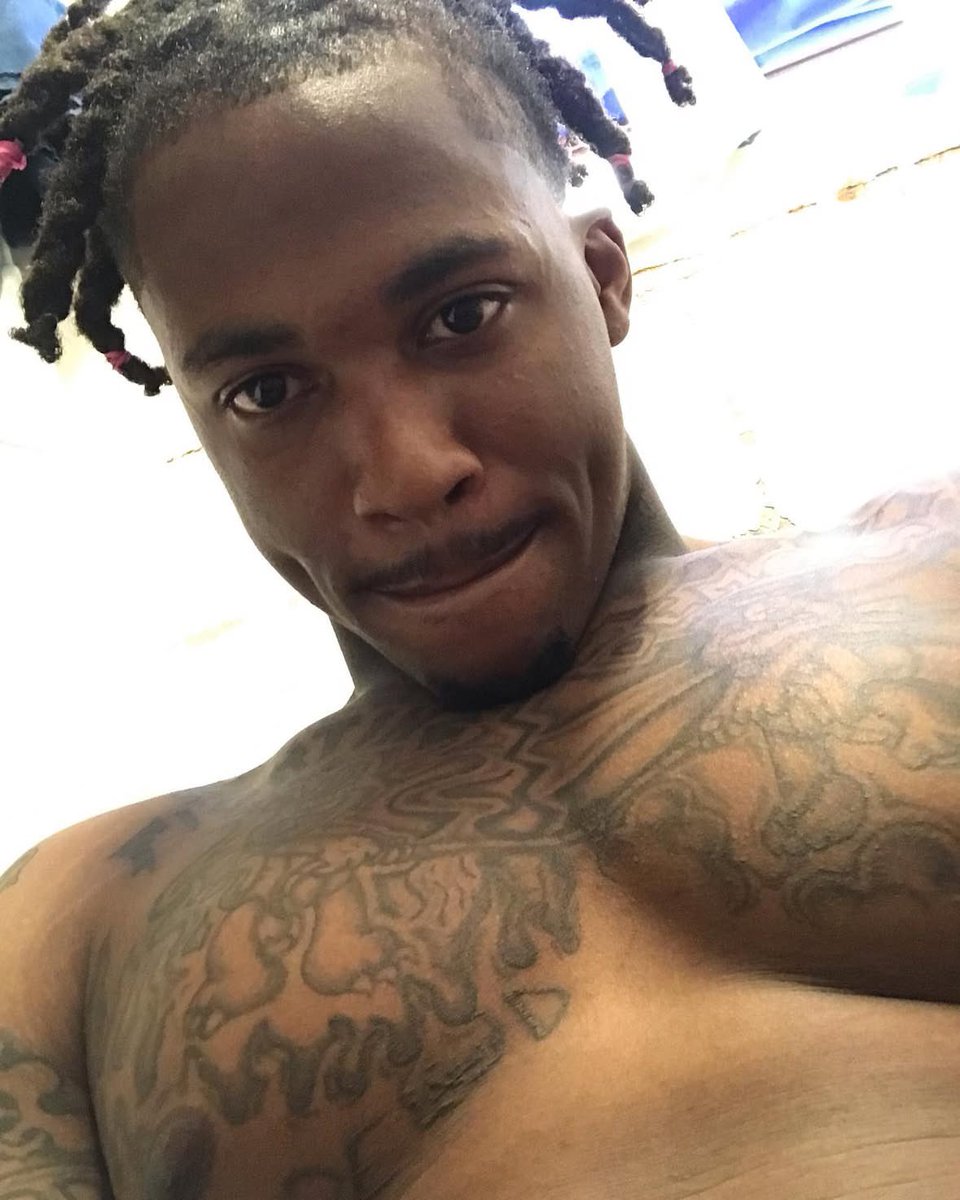 johnsonmike_000's tweet photo. I See A Smile Of Friends But I Feel The Real When I Walk In🖤🃏🥀#FreeDaGuys ⛓️#Freeme #Prison #Freemop 🦍#jail #explore #explorepage https://t.co/CeVVhoUJTE