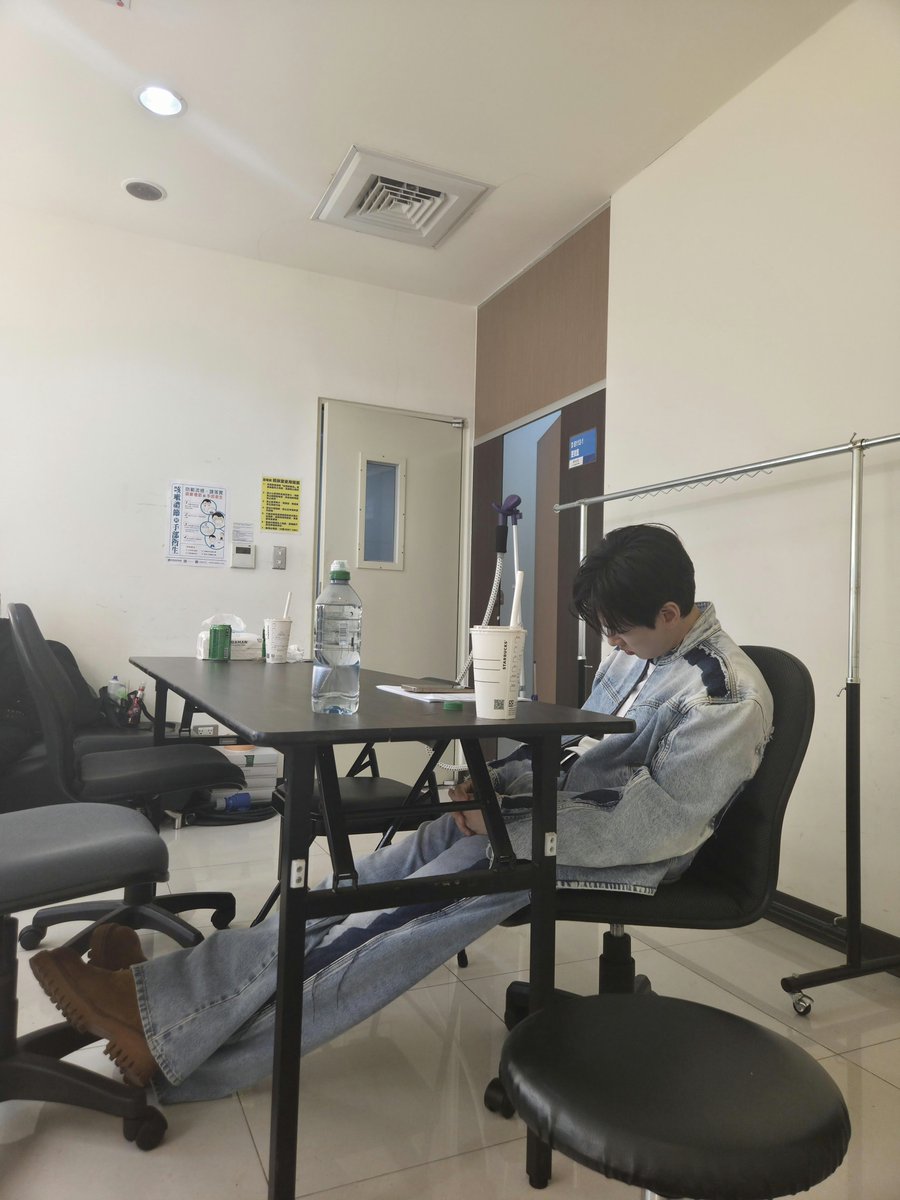 elf_hasu's tweet photo. 재혁 매니저 이정도면 혁재가 자면 사진부터 찍는 것 같음💤💤💤💤 https://t.co/6HkLrhREzN