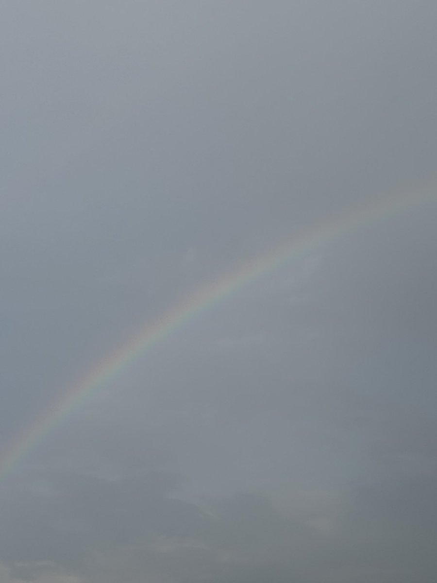chako_sky's tweet photo. 散歩中に🌈みえた
遠くのフレンドからのパワーかな😌
ありがとね！ https://t.co/YbGHQ89Yp4